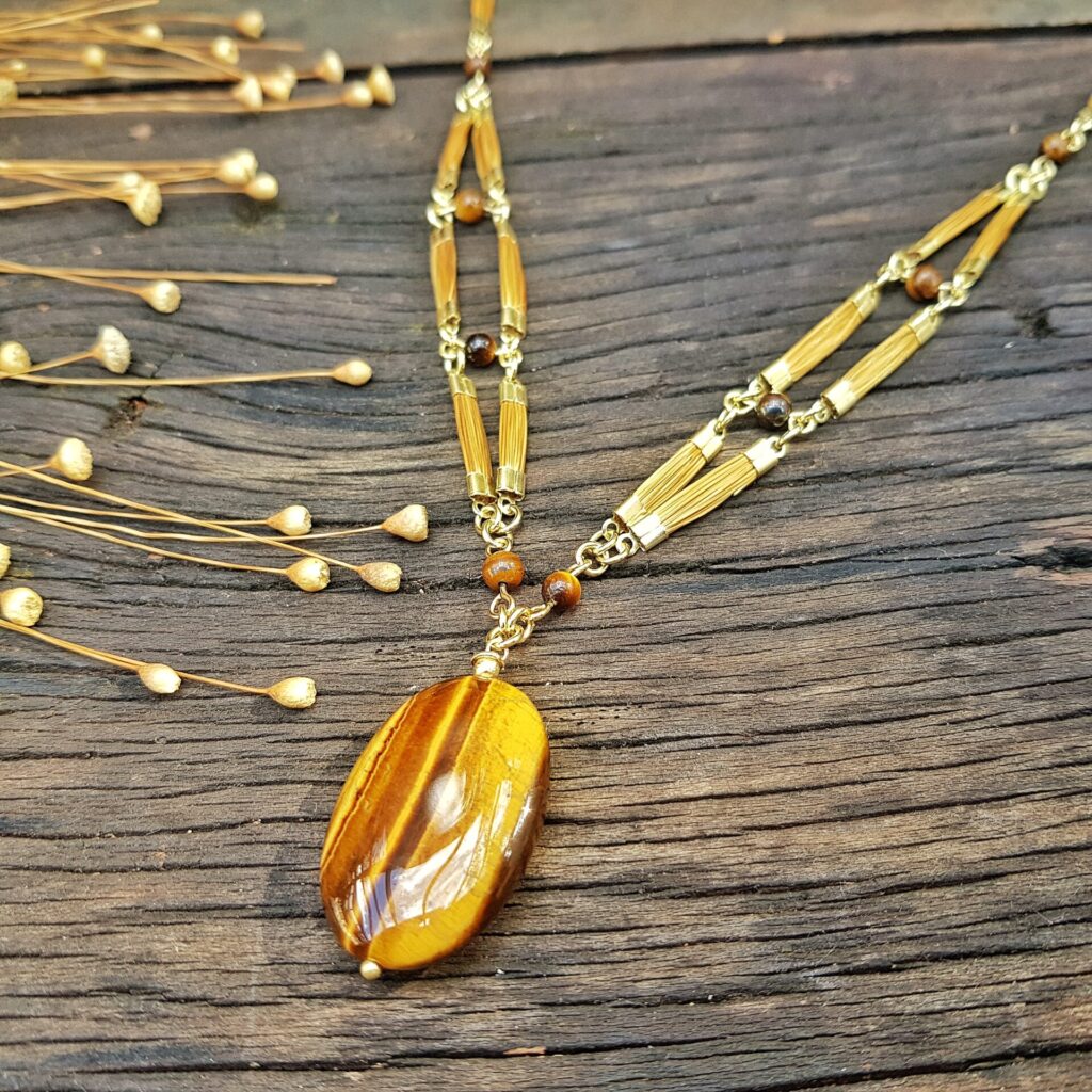 Acessórios de Capim Dourado: colar olho de tigre