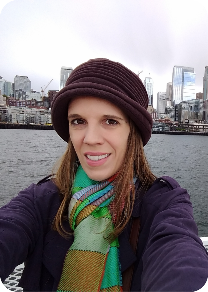 Regina Welzl Mulher de gorro e cachecol